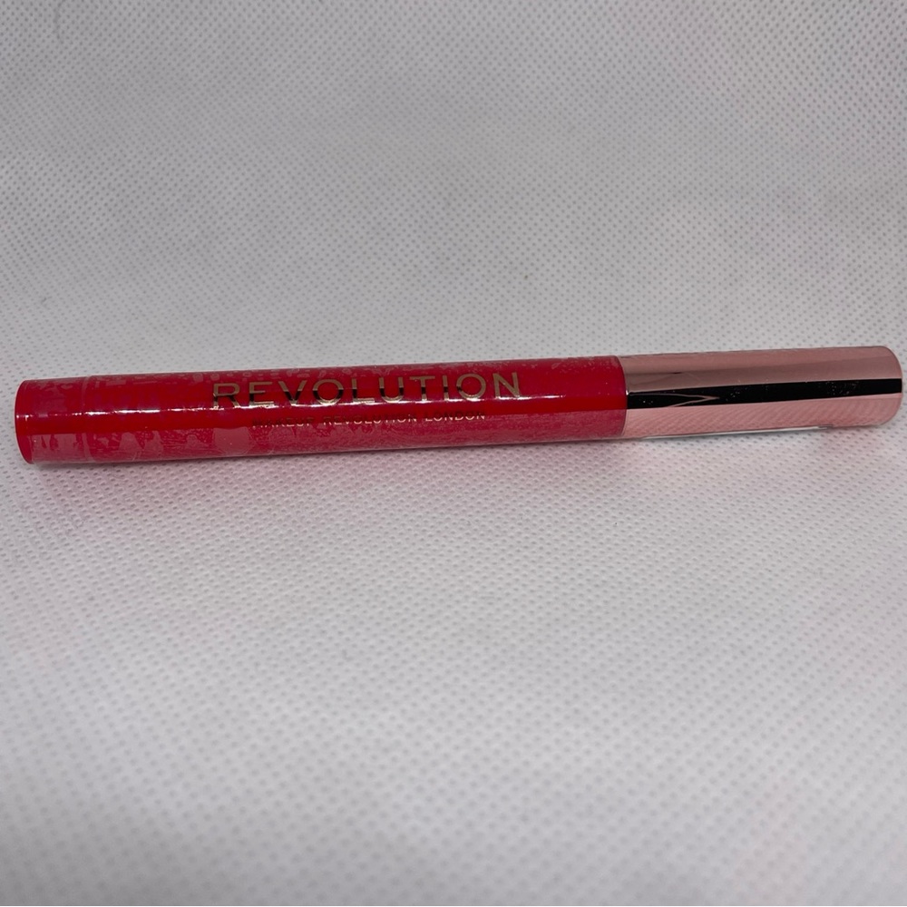Revolution London Beauty Velvet Kiss Lip Crayon Decadence  SEALED